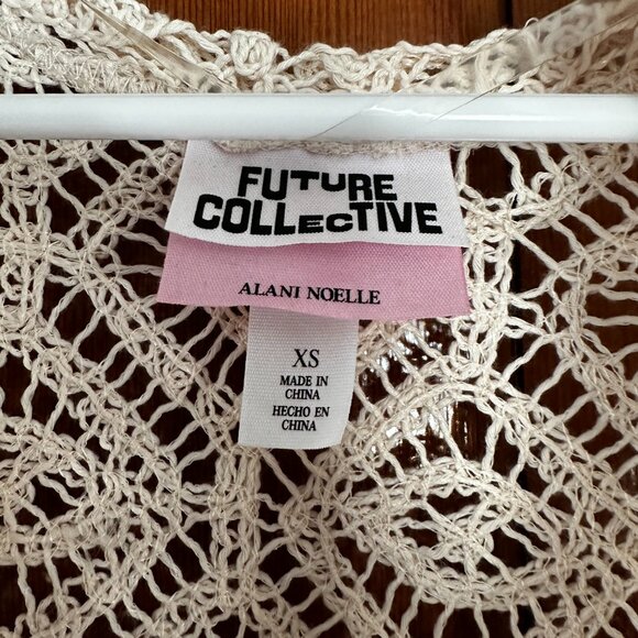 Chic Cream Lace Crop Top - Picture 2 of 5